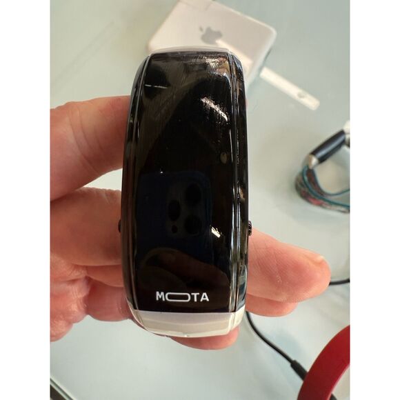 Lot of 4 Fitness Trackers 2 Fitbit Some Working As Is Striiv And mota - Picture 12 of 12